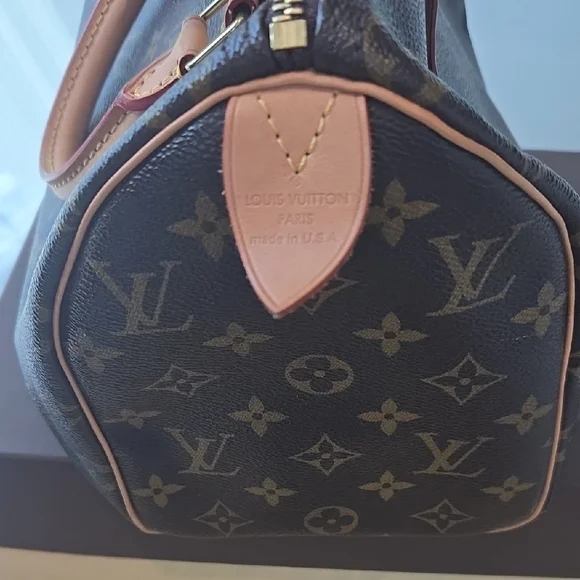 Louis Vuitton Speedy 25 with keys, box & dust bag.  Excellent Condition! - Picture 15 of 16